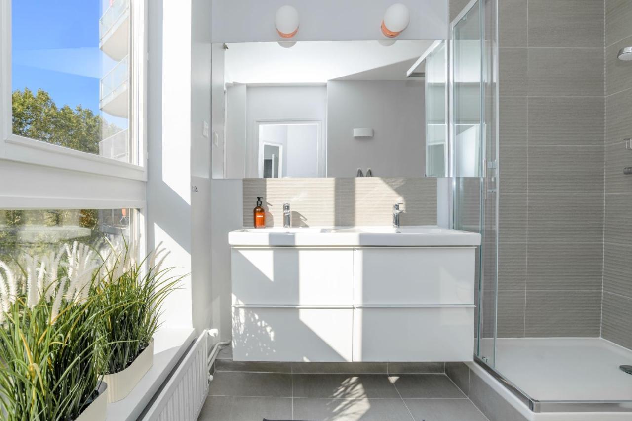 The Luxe - Duke Housing